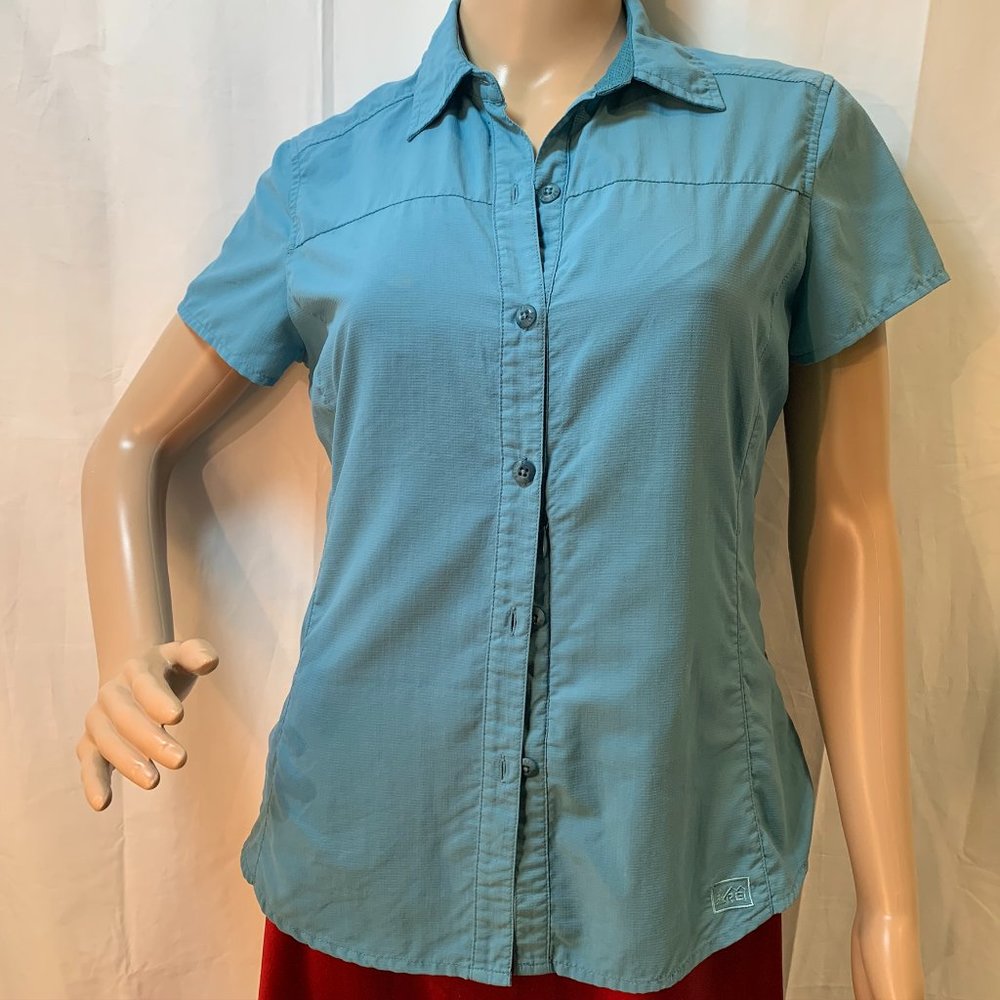 REI Size XS Aqua Buttoned Down Short Sleeve Shirt